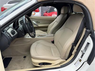 2005 BMW Z4 2.5i  CONVERTIBLE !! WOW ONLY 51K MILES !! POWER TOP !!HTD SEATS !! VIDEO !! 954-902-9298 . - Photo 10 - Pompano Beach, FL 33069