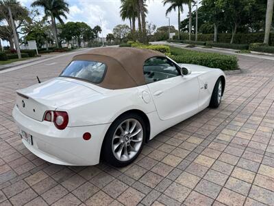 2005 BMW Z4 2.5i  CONVERTIBLE !! WOW ONLY 51K MILES !! POWER TOP !!HTD SEATS !! VIDEO !! 954-902-9298 . - Photo 32 - Pompano Beach, FL 33069