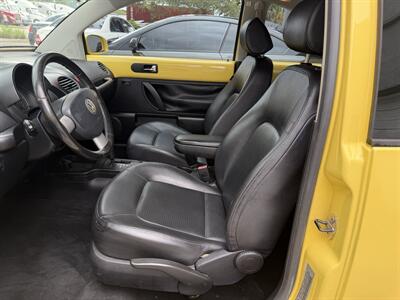 2009 Volkswagen Beetle COUPE COUPE SUPER LOW MILES 90K!!!! HARD COLOR TO FIND !!! SUN ROOF !! HTD SEATS!! CARFAX - Photo 15 - Pompano Beach, FL 33069