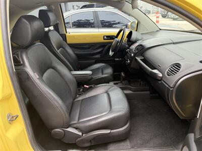 2009 Volkswagen Beetle COUPE COUPE SUPER LOW MILES 90K!!!! HARD COLOR TO FIND !!! SUN ROOF !! HTD SEATS!! CARFAX - Photo 21 - Pompano Beach, FL 33069