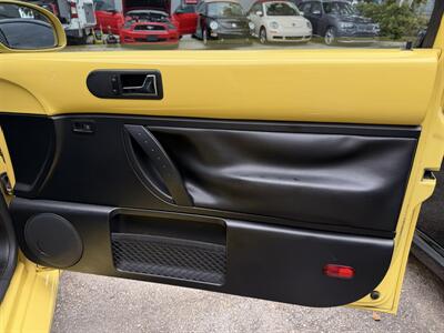 2009 Volkswagen Beetle COUPE COUPE SUPER LOW MILES 90K!!!! HARD COLOR TO FIND !!! SUN ROOF !! HTD SEATS!! CARFAX - Photo 37 - Pompano Beach, FL 33069