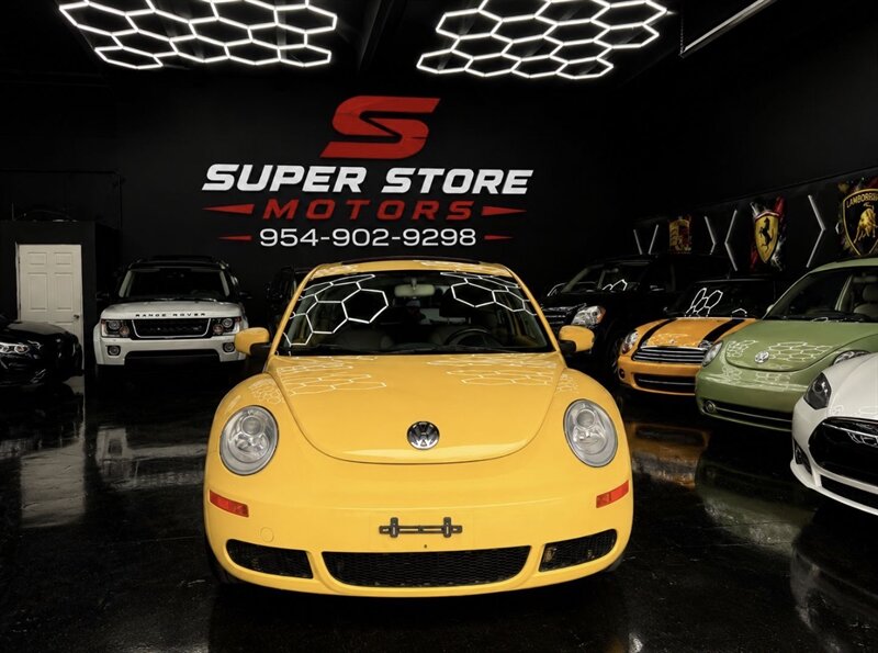 2009 Volkswagen Beetle COUPE  COUPE SUPER LOW MILES 90K!!!!  HARD COLOR TO FIND !!! SUN ROOF !! HTD SEATS!! CARFAX - Photo 1 - Pompano Beach, FL 33069