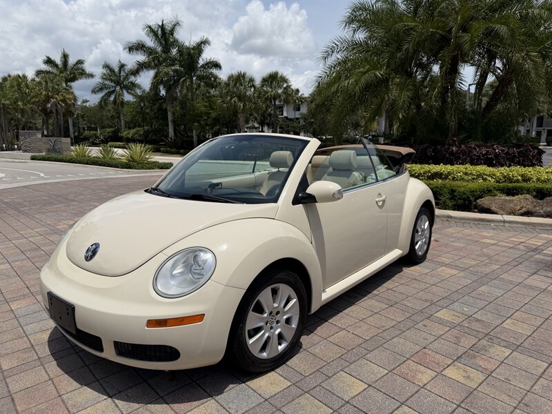 2010 Volkswagen Beetle Base PZEV  WOW !! SUPER LOW MILES 80K !! BRAND NEW TOP !! HTD SEATS !! CALL NOW 954-902-9298 MATT . - Photo 1 - Pompano Beach, FL 33069