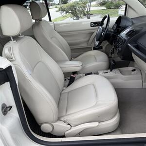 2010 Volkswagen Beetle Base PZEV WOW !! SUPER LOW MILES 80K !! BRAND NEW TOP !! HTD SEATS !! CALL NOW 954-902-9298 MATT . - Photo 24 - Pompano Beach, FL 33069