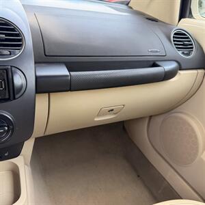 2010 Volkswagen Beetle Base PZEV WOW !! SUPER LOW MILES 80K !! BRAND NEW TOP !! HTD SEATS !! CALL NOW 954-902-9298 MATT . - Photo 61 - Pompano Beach, FL 33069
