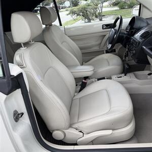 2010 Volkswagen Beetle Base PZEV WOW !! SUPER LOW MILES 80K !! BRAND NEW TOP !! HTD SEATS !! CALL NOW 954-902-9298 MATT . - Photo 19 - Pompano Beach, FL 33069