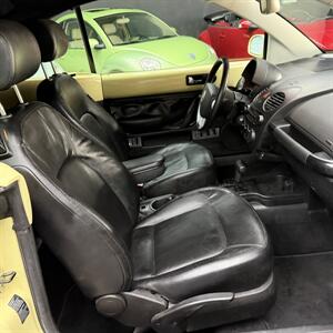 2006 Volkswagen Beetle 2.5 PZEV wow !! 59K MILES !! MELLOW YELLOW EXTREMELY HARD TO FIND !!! - Photo 17 - Pompano Beach, FL 33069