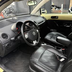 2006 Volkswagen Beetle 2.5 PZEV wow !! 59K MILES !! MELLOW YELLOW EXTREMELY HARD TO FIND !!! - Photo 59 - Pompano Beach, FL 33069