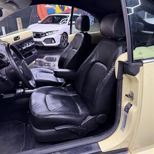 2006 Volkswagen Beetle 2.5 PZEV wow !! 59K MILES !! MELLOW YELLOW EXTREMELY HARD TO FIND !!! - Photo 56 - Pompano Beach, FL 33069