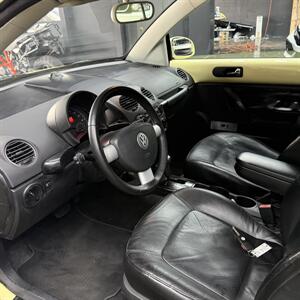 2006 Volkswagen Beetle 2.5 PZEV wow !! 59K MILES !! MELLOW YELLOW EXTREMELY HARD TO FIND !!! - Photo 43 - Pompano Beach, FL 33069