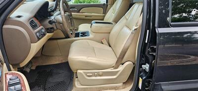2007 GMC Yukon XL SLT   - Photo 7 - Golden, CO 80401