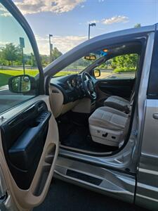 2014 Dodge Grand Caravan SXT Handicap Wheelchair Van - Photo 9 - Golden, CO 80401