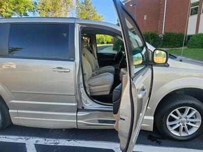 2014 Dodge Grand Caravan SXT Handicap Wheelchair Van - Photo 11 - Golden, CO 80401