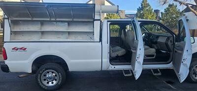 2008 Ford F-350 Super Duty XL 4dr Crew Cab 4x4  ARE Utility Topper - Photo 4 - Golden, CO 80401