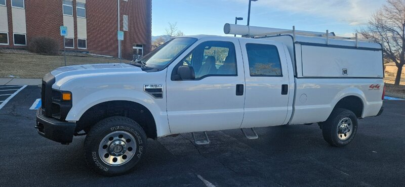 2008 Ford F-350 Super Duty XL 4dr Crew Cab 4x4  ARE Utility Topper - Photo 1 - Golden, CO 80401