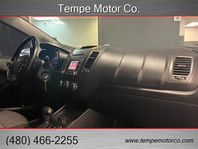 2014 Kia Forte EX   - Photo 13 - Tempe, AZ 85284