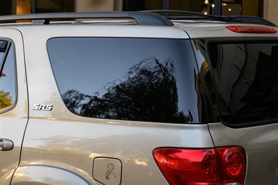 2005 Toyota Sequoia SR5   - Photo 31 - Van Nuys, CA 91402