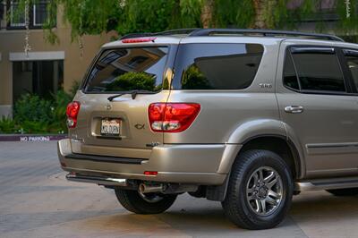 2005 Toyota Sequoia SR5   - Photo 37 - Van Nuys, CA 91402