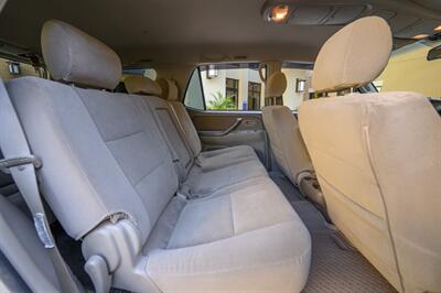 2005 Toyota Sequoia SR5   - Photo 71 - Van Nuys, CA 91402