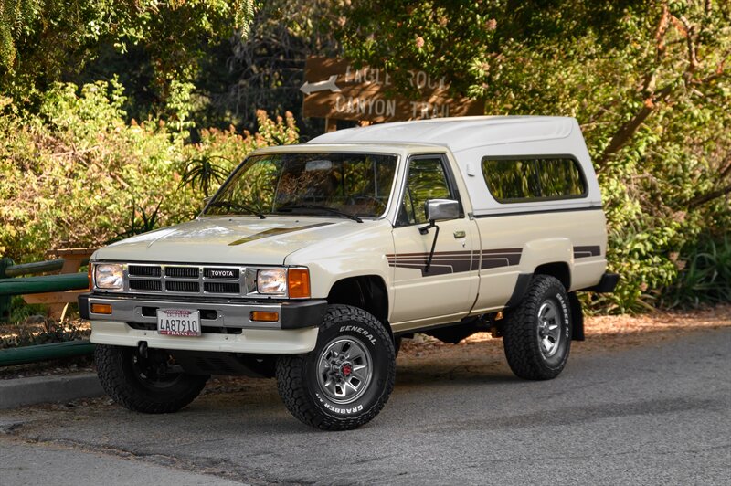 1986 Toyota Pickup SR5 - Photo 2 - Van Nuys, CA 91402