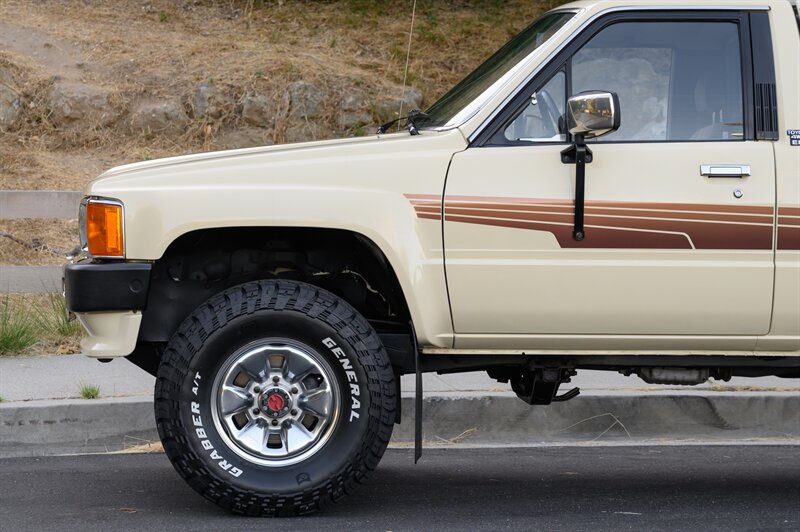 1986 Toyota Pickup SR5 - Photo 16 - Van Nuys, CA 91402