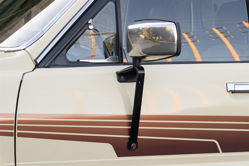 1986 Toyota Pickup SR5 - Photo 18 - Van Nuys, CA 91402