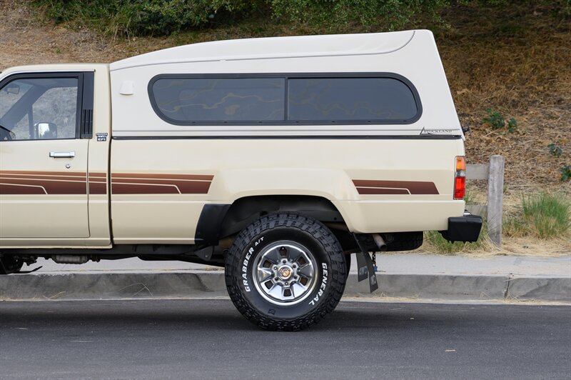 1986 Toyota Pickup SR5 - Photo 14 - Van Nuys, CA 91402