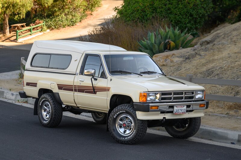 1986 Toyota Pickup SR5 - Photo 7 - Van Nuys, CA 91402