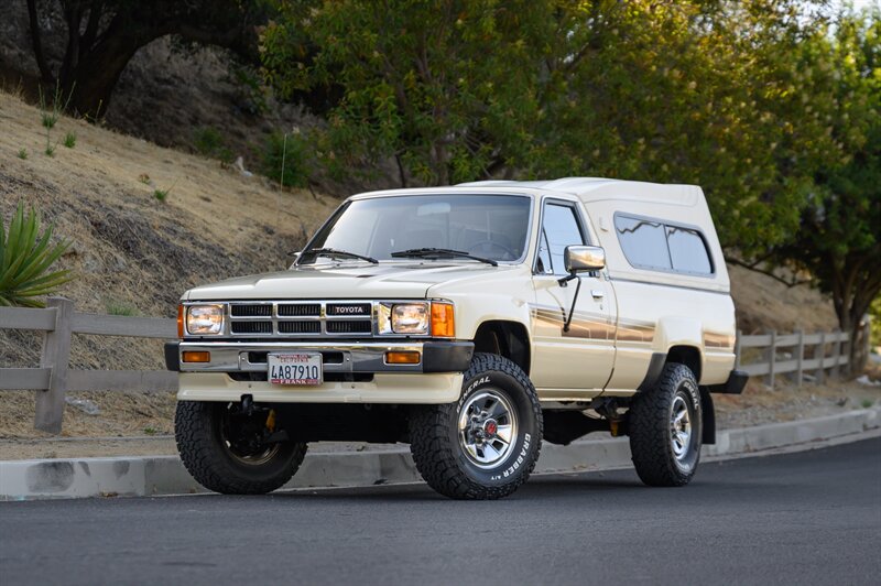1986 Toyota Pickup SR5 - Photo 8 - Van Nuys, CA 91402