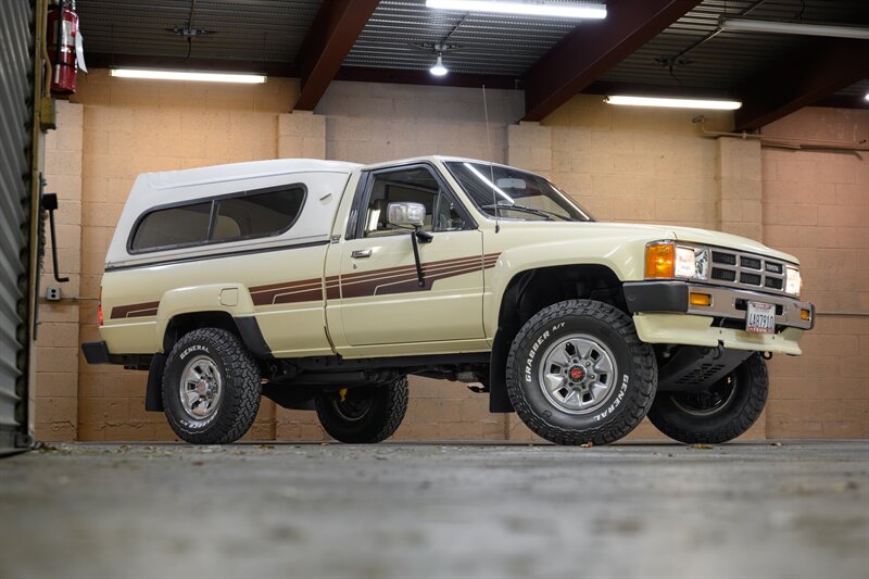 1986 Toyota Pickup SR5 - Photo 57 - Van Nuys, CA 91402