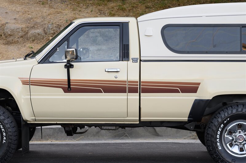 1986 Toyota Pickup SR5 - Photo 15 - Van Nuys, CA 91402