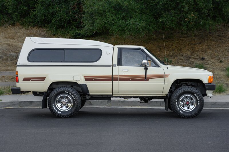 1986 Toyota Pickup SR5 - Photo 26 - Van Nuys, CA 91402
