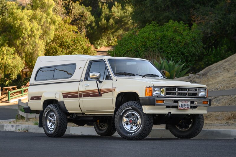 1986 Toyota Pickup SR5 - Photo 6 - Van Nuys, CA 91402