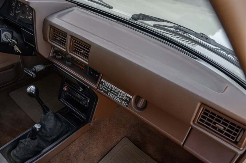 1986 Toyota Pickup SR5 - Photo 45 - Van Nuys, CA 91402
