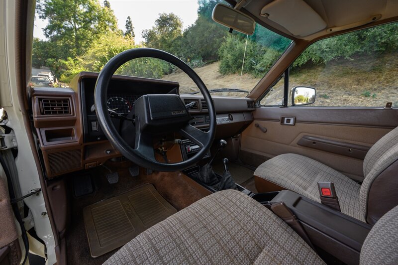 1986 Toyota Pickup SR5 - Photo 40 - Van Nuys, CA 91402