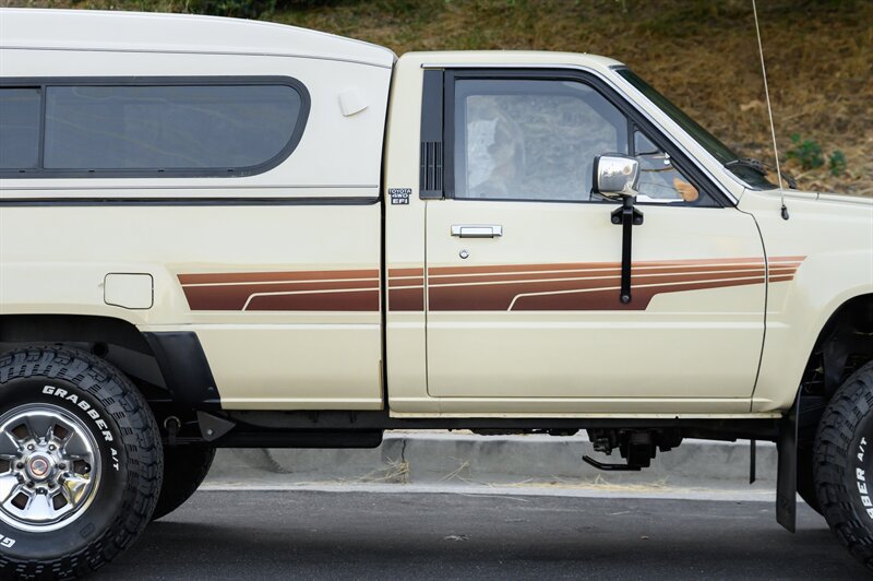 1986 Toyota Pickup SR5 - Photo 22 - Van Nuys, CA 91402