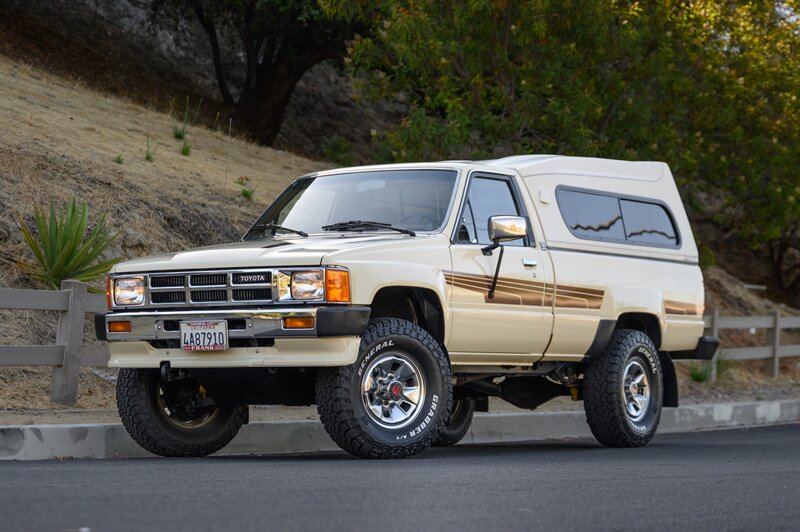 1986 Toyota Pickup SR5 - Photo 9 - Van Nuys, CA 91402