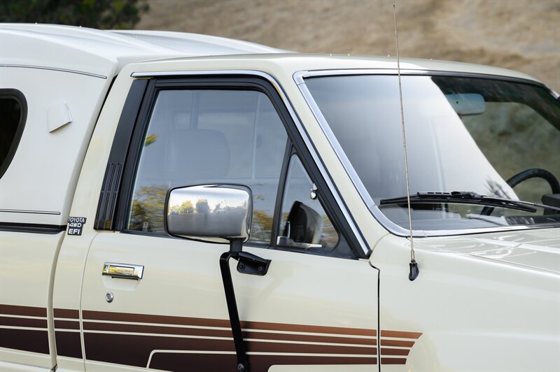 1986 Toyota Pickup SR5 - Photo 24 - Van Nuys, CA 91402
