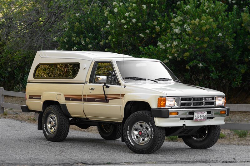 1986 Toyota Pickup SR5 - Photo 5 - Van Nuys, CA 91402