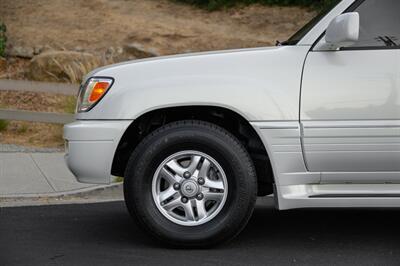 2000 Lexus LX 470   - Photo 10 - Van Nuys, CA 91402