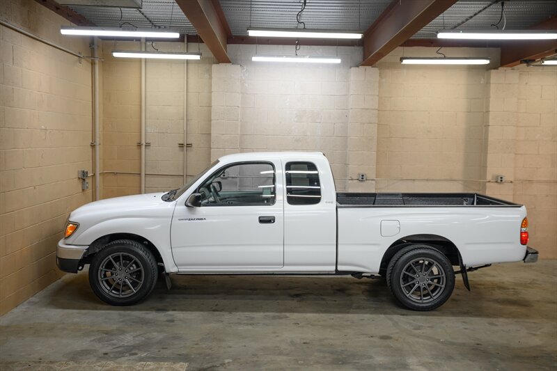 2004 Toyota Tacoma - Photo 11 - Van Nuys, CA 91402
