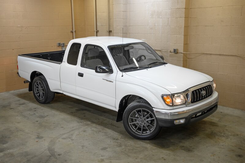 2004 Toyota Tacoma - Photo 4 - Van Nuys, CA 91402