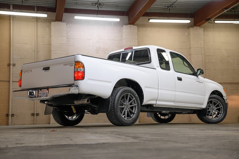 2004 Toyota Tacoma - Photo 14 - Van Nuys, CA 91402
