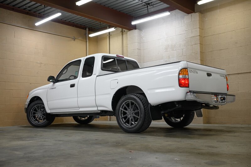 2004 Toyota Tacoma - Photo 9 - Van Nuys, CA 91402