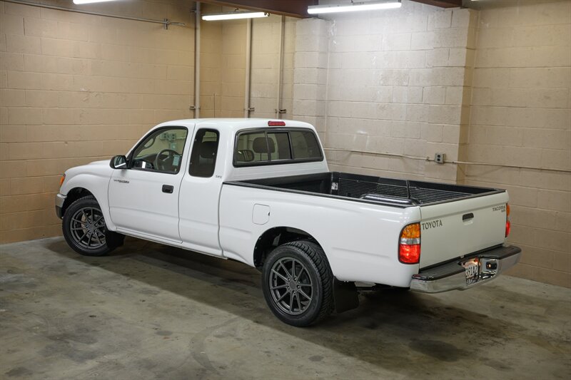 2004 Toyota Tacoma - Photo 10 - Van Nuys, CA 91402