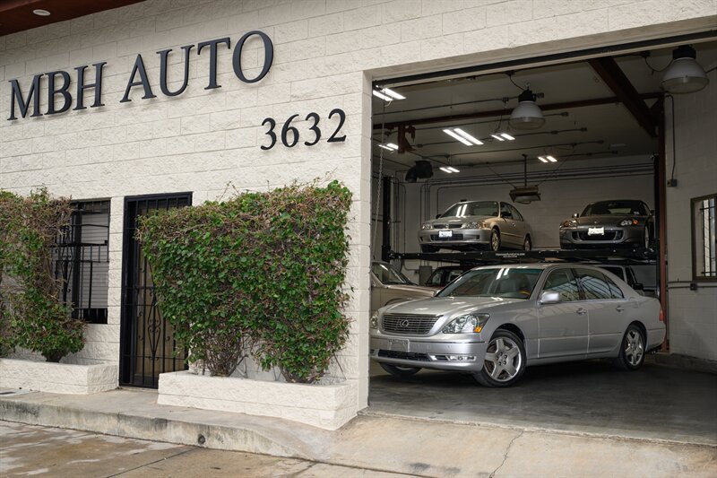 2005 Lexus LS 430   - Photo 1 - Van Nuys, CA 91402