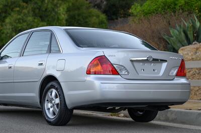 2002 Toyota Avalon XL   - Photo 8 - Van Nuys, CA 91402