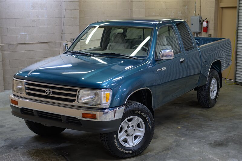 1997 Toyota T100 SR5   - Photo 1 - Van Nuys, CA 91402
