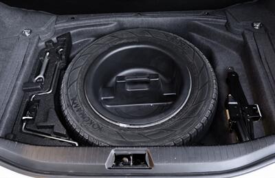 2001 Lexus LS 430   - Photo 41 - Van Nuys, CA 91402