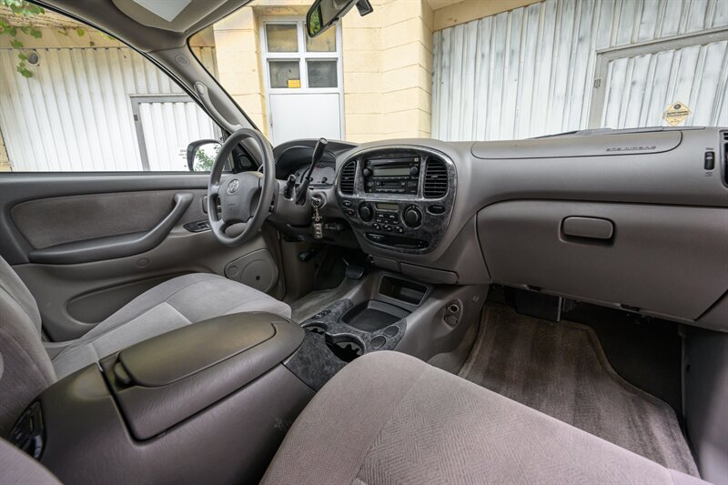 2003 Toyota Sequoia SR5 - Photo 23 - Van Nuys, CA 91402